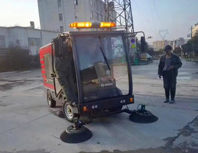 揚(yáng)子駕駛式掃地機(jī)